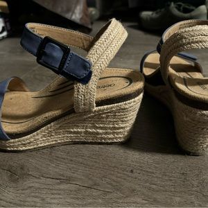 Aetrex super comfy wedges. Worn once. Great shape.
